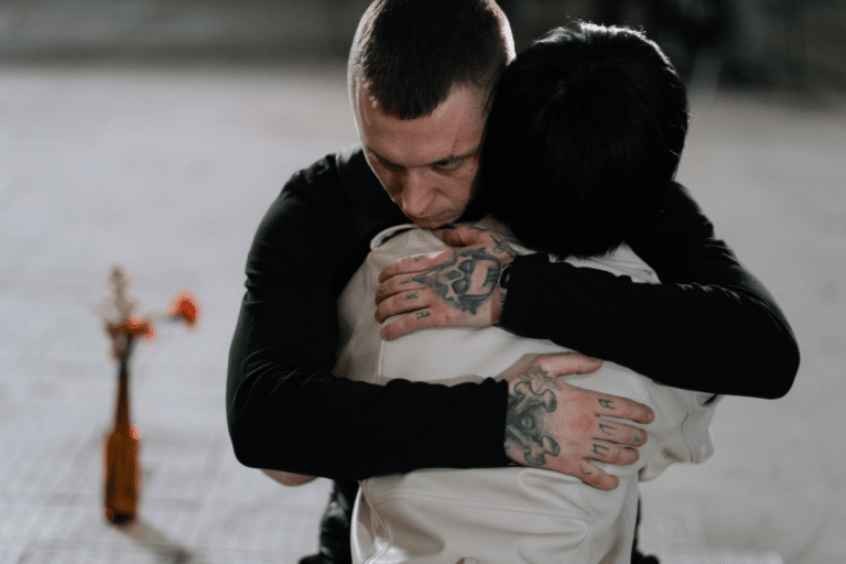 Read more about the article 10 Symptoms That Indicate Someone May Need Mental Health Treatment